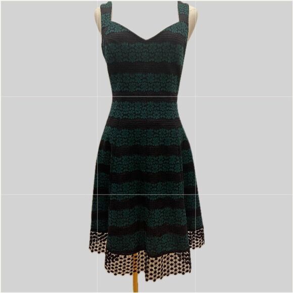 Donna Ricco NWOT Elegant Sleeveless Black and Green Lace Dress 6 - Picture 1 of 8